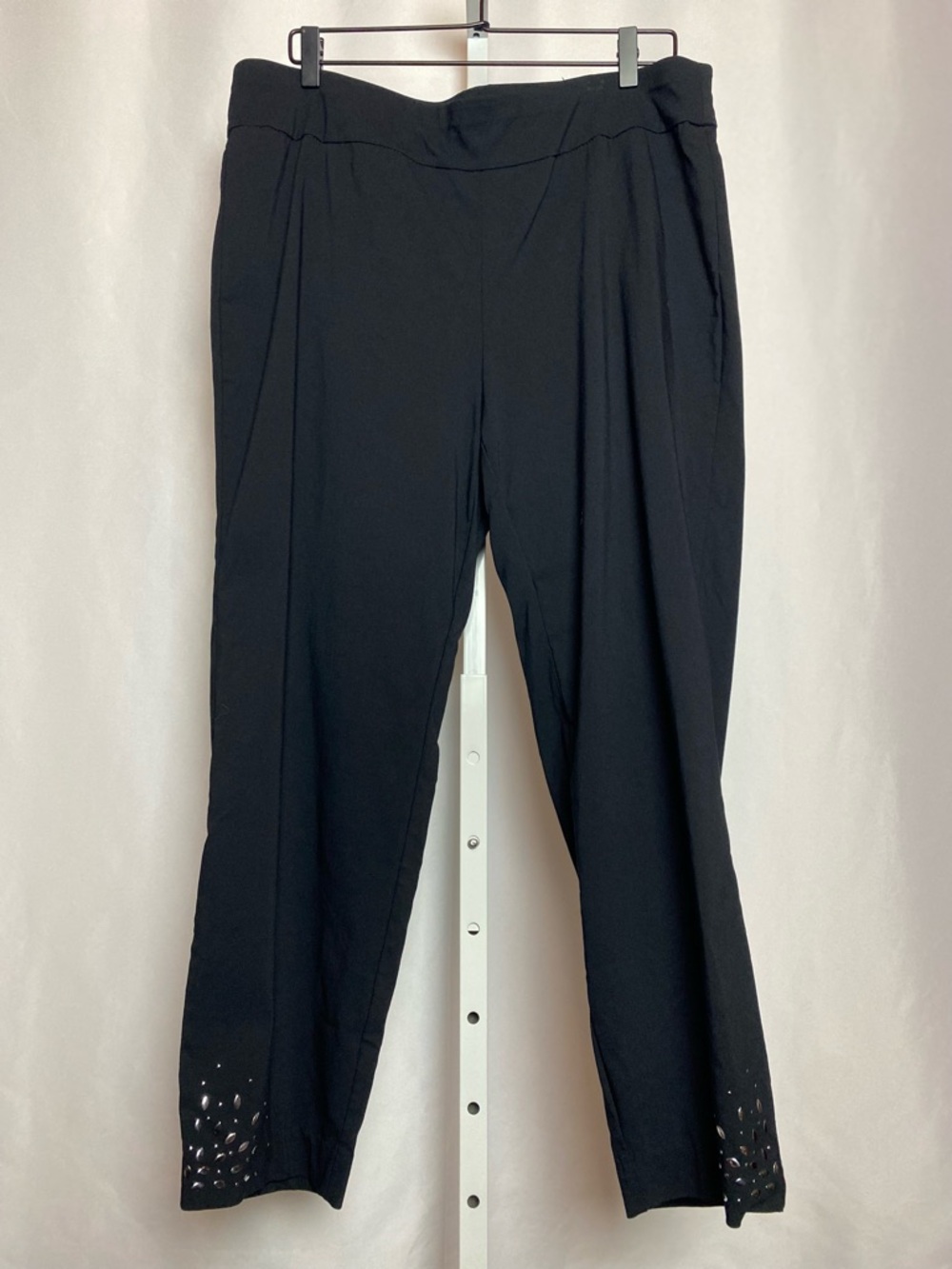 NWT Briggs New York Womenʻs Plus Size Black Pull-On Ankle Pants 16W